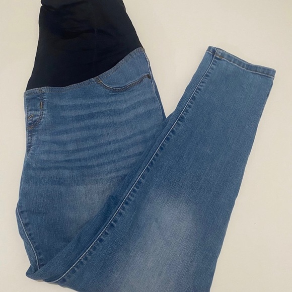 Maternity Jeans - Picture 8 of 11